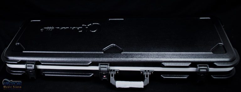 A black case with handles and a handle on it.